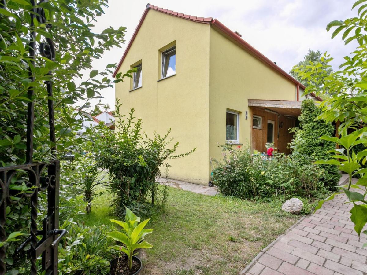 Lively Holiday Home In Wien With Private Garden Exterior photo